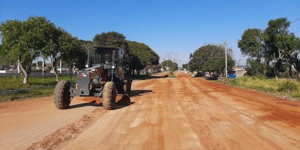 Mais bairros de Camaquã recebem patrolamento