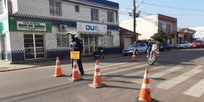 Prefeitura de Camaquã inicia colocação de redutores de velocidade na Rua Bento Gonçalves