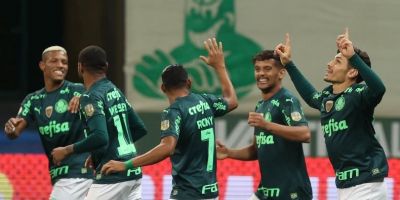 Brasileirão: com gol relâmpago, Palmeiras vence Grêmio e assume liderança do campeonato