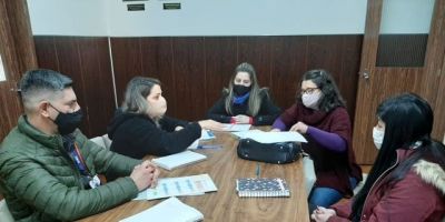 SMED de Camaquã recebe visita de representantes da educação de Cerro Grande do Sul