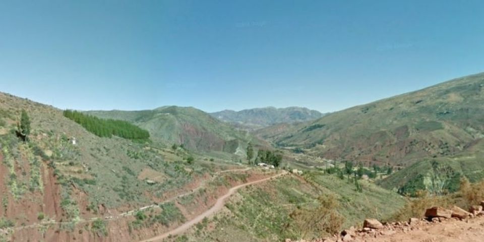 TRAGÉDIA: mais de 30 pessoas morrem após ônibus cair de penhasco na Bolívia