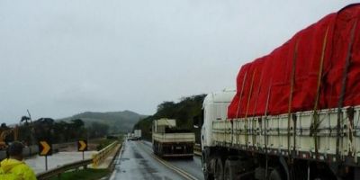 Pista liberada no Km 331 da BR-116 em Barra do Ribeiro