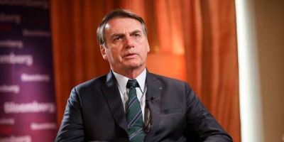 Presidente deve ficar três dias internado em SP, diz Flávio Bolsonaro