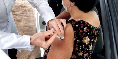 Mais de 420 mil doses de vacinas contra a covid-19 chegam ao RS