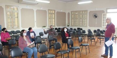 Secretários de escolas municipais de Camaquã recebem orientações sobre o Educacenso 2021