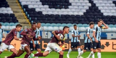 Sul-Americana: Grêmio leva virada para LDU e está eliminado da competição