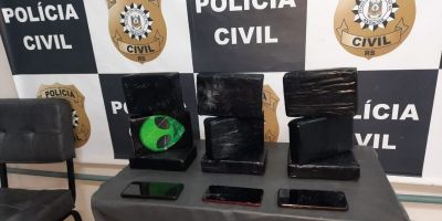 Polícia prende um homem e duas mulheres transportando drogas em Pelotas