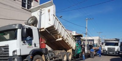 Inicia mais uma etapa de asfaltamento da Rua Manoel da Silva Pacheco no centro de Camaquã