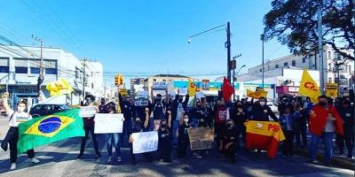 Sábado é marcado por manifestações contra e pró Bolsonaro em Camaquã