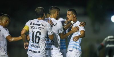 Copa do Brasil: Grêmio bate Vitória e abre larga vantagem nas oitavas de final