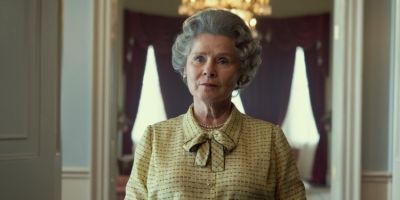 REVELADO! Netflix divulga imagem de Elizabeth II em THE CROWN e fãs lembram de Harry Potter