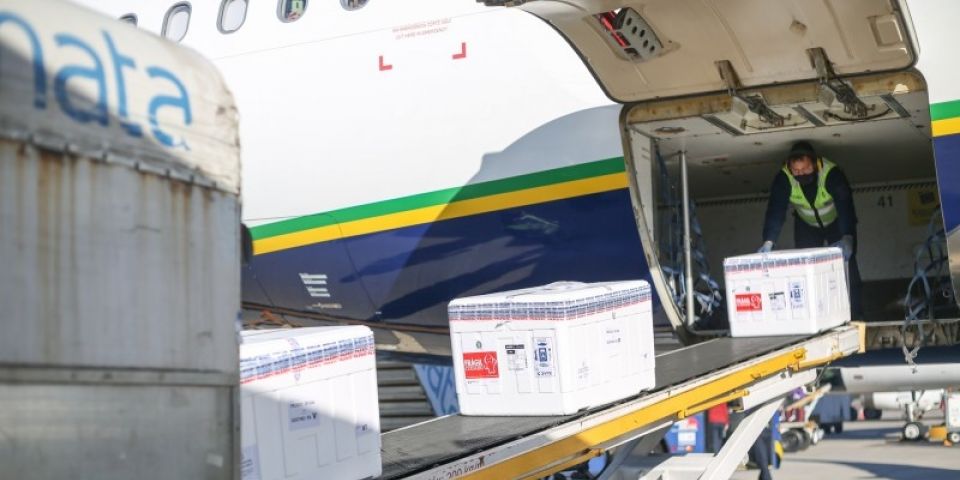 Mais 303 mil doses de vacina contra a covid-19 chegam ao RS neste sábado