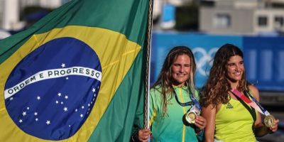 OLIMPÍADAS: Martine Grael e Kahena Kunze conquistam medalha de ouro na vela