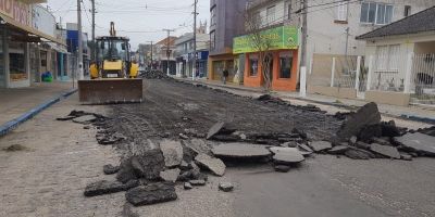 Trecho da Rua General Zeca Netto está interrompido em Camaquã