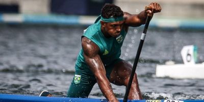 Isaquias Queiroz é ouro na canoagem de velocidade