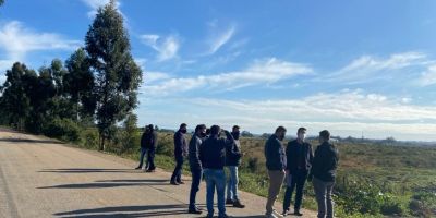 Vereadores visitam terreno de 13 hectares que Prefeitura de Camaquã quer doar para empresa Canarana