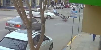 VÍDEO: acidente de trânsito deixa motociclista ferido em Camaquã