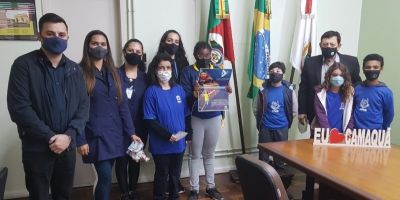 Alunos da Apae visitam Executivo camaquense 