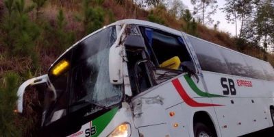 Ônibus e carreta se envolvem em acidente na RSC-471 em Encruzilhada do Sul 