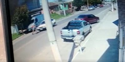 VÍDEO: mulher é atropelada no bairro Floresta em Camaquã