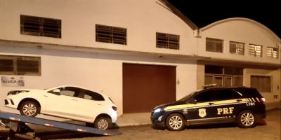 Dupla é presa com veículo furtado e clonado, na BR-116 em Camaquã