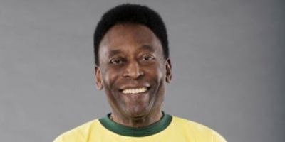 Pelé faz cirurgia para retirada de tumor no cólon