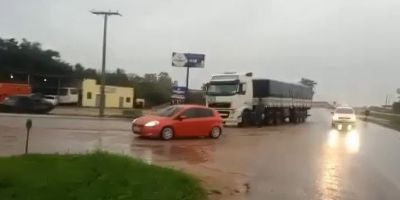 Caminhoneiros continuam com manifestações a favor do governo Bolsonaro nas rodovias gaúchas 