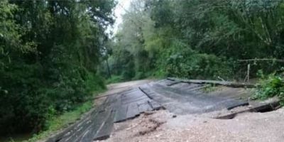 Moradores reclamam de situação de ponte no interior de Camaquã 