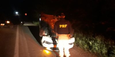 Carro capota e deixa motorista ferido na BR-290 em Butiá 