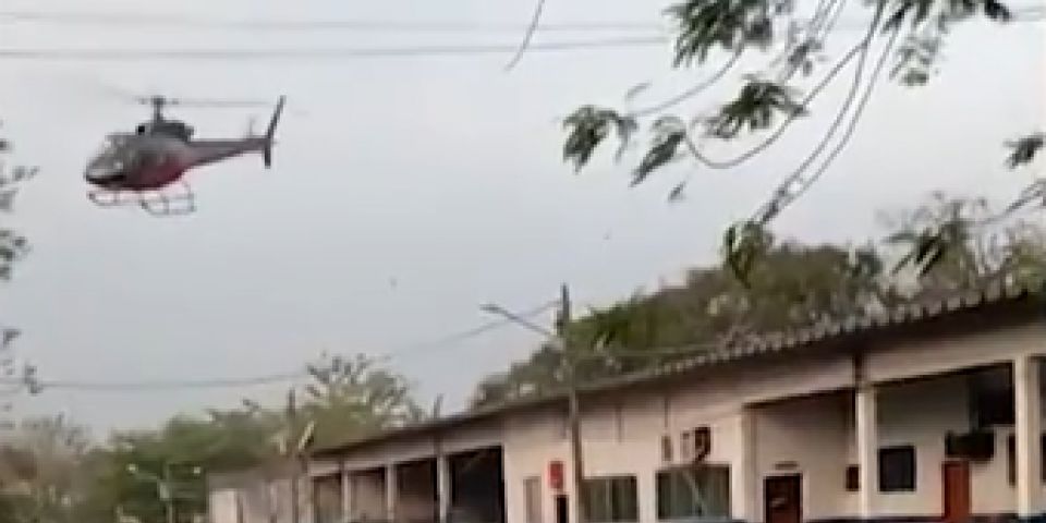 Piloto de helicóptero é rendido e entra em luta corporal durante voo no RJ