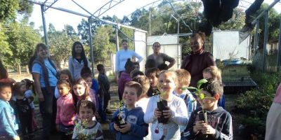 EMEI Nossa Senhora Aparecida visita o Horto Municipal de Camaquã
