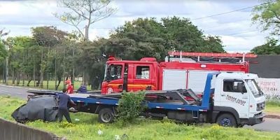 Homem morre após carro cair em valão em São Leopoldo