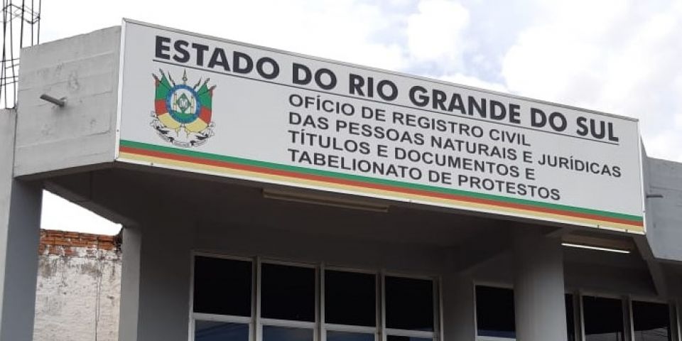 Mais de 500 crianças ficam órfãs de pai ou mãe vítimas de covid no RS, registra cartório