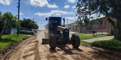 Secretaria da Infraestrutura realiza trabalhos de patrolamento em bairros de Camaquã