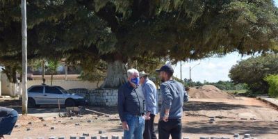 Prefeito de São Lourenço do Sul visita obra de pavimentação da Av. Getúlio Vargas