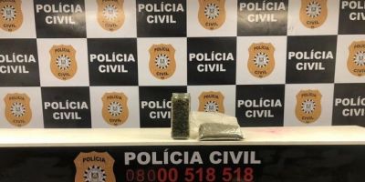 Mulher é presa usando a própria filha para carregar drogas em viagem por aplicativo