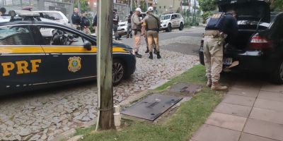 Após perseguição, criminoso é preso dentro de lixeira em Porto Alegre