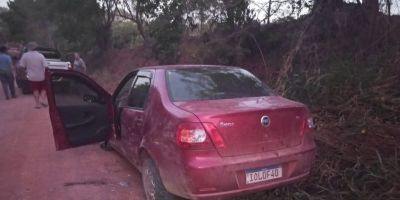 Ocupantes batem com carro roubado em Guaíba, furtam Monza e fogem em Camaquã 