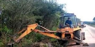 Secretaria dos Transportes de Camaquã realiza obras de drenagem no interior