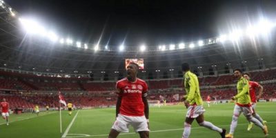  Inter ganha de virada com dois gols de Edenilson 