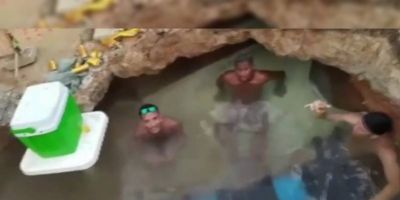 Moradores de Belém são flagrados tomando banho em buraco de obra 