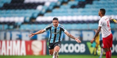 Grêmio goleia Bragantino e volta a sonhar no Brasileirão 