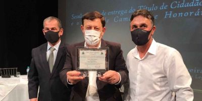 Prefeito Ivo recebe título de Cidadão Camaquense