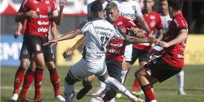 Brasil de Pelotas perde para o Botafogo e segue na lanterna da série B