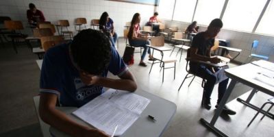 Pressão por vaga no Enem e vestibulares pode prejudicar saúde mental e física dos estudantes, alerta especialista