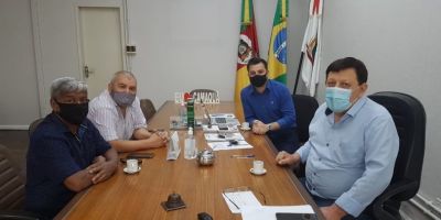 Prefeito Ivo recebe visita do vereador Atacilho Fortunato