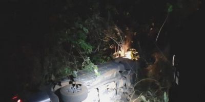 PRF aprende 800 quilos de maconha em carro roubado na BR-470