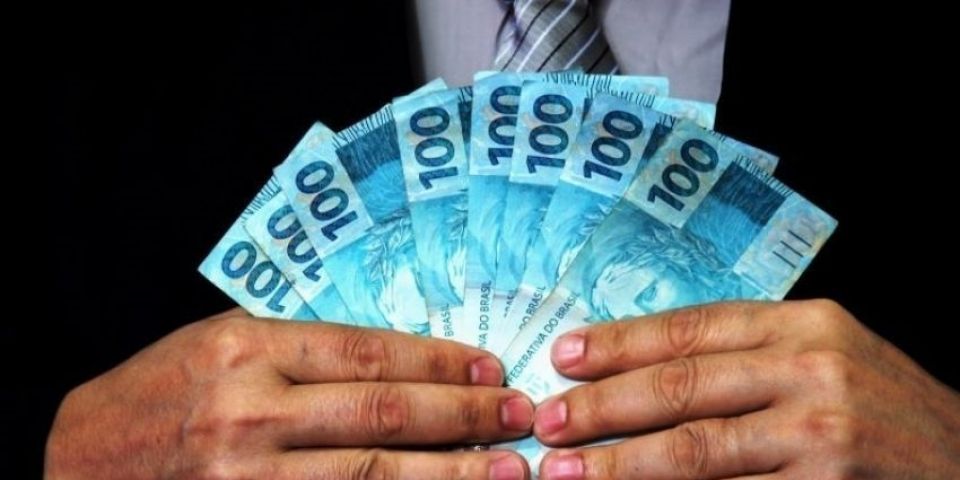 Auxílio Brasil: cadastrados com NIS final 8 recebem hoje 