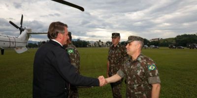 Bolsonaro participa da formatura de cadetes do Exército na Aman