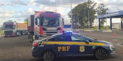 Caminhoneiro é interceptado pela PRF realizando manobras perigosas na BR-290